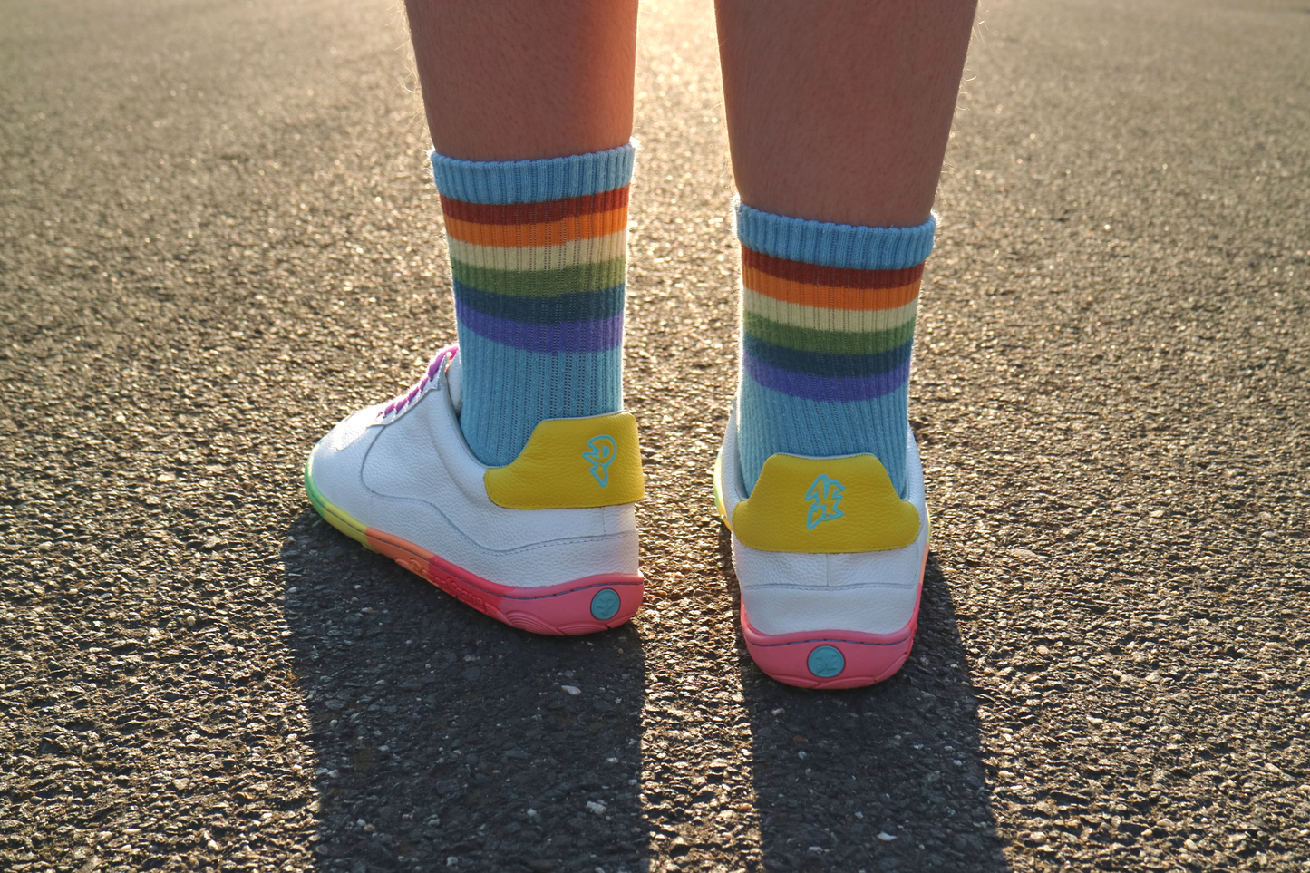 BACK OF NEON LOWS ON STREET