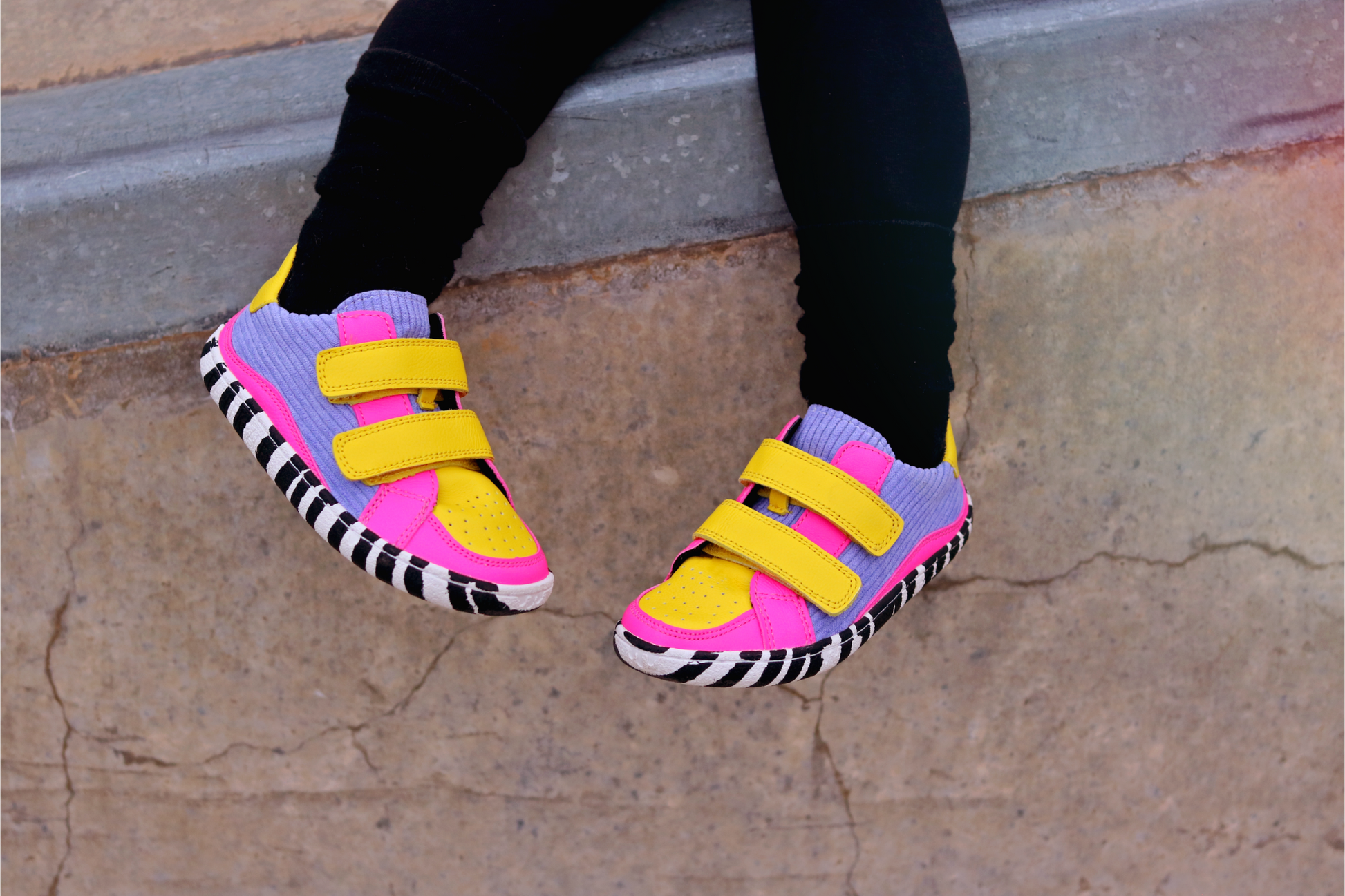 PUNKY VELCRO SHOES WITH TOES POINTING INWARDS