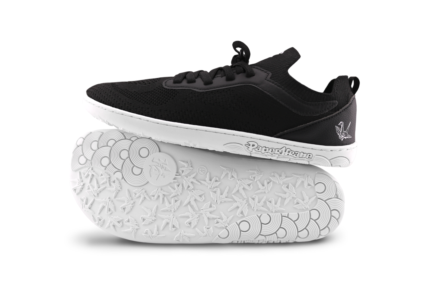 SIDE SOLE VIEW OF AKTIVE LOW SNEAKERS ON WHITE BACKGROUND