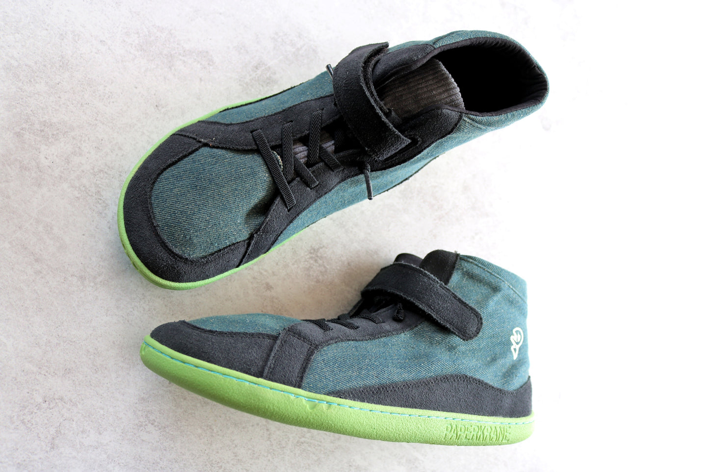 SECONDS & SAMPLES - MIXED MATERIALS MID TOPS SIZE 42