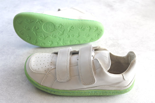 SECONDS & SAMPLES - WHITE & GREEN VELCROS SIZE 33